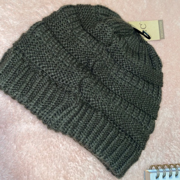Cheveux Corp (C.C) BRAND NEW olive beanie - Picture 5 of 7